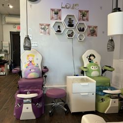 Lavish Nails & Spa - Children's area