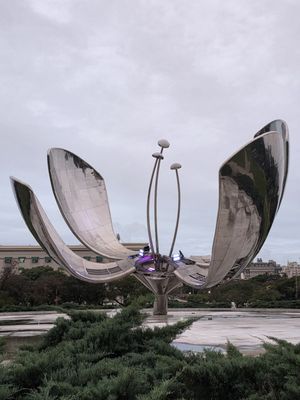 Floralis Generica by null