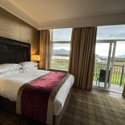 The Lake Hotel - Lake view deluxe room