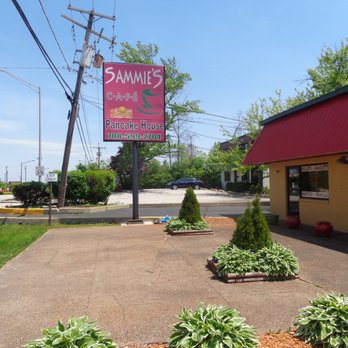 Sammies Cafe - 8831 W. 95th Street (old Brown's Chicken building) - Breakfast & Brunch Near Me - Hickory Hills, Illinois