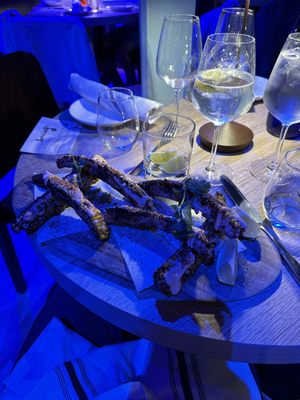 Chelsea Table & Stage by null