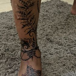 Roop Threading Salon & Spa - Henna Tattoo on Client