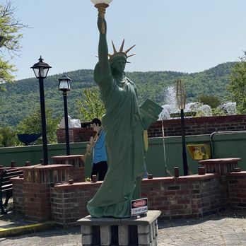 Around the World Golf - Around the World Golf - Mini Golf Near Me - Lake George, New York