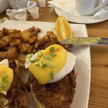 Britt's Pub and Eatery - Flavorless chicken and waffle. - Pubs Near Me - Saint John, New Brunswick