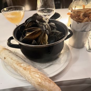 Mon Ami Gabi - French Near Me - Chicago, Illinois Mon Ami Gabi - French Near Me - Chicago, Illinois