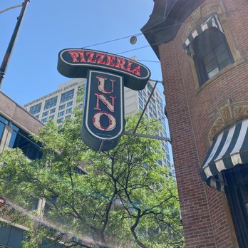 Pizzeria Uno - Pizza Near Me - Chicago, Illinois