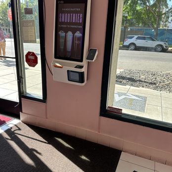 Bober Tea - Self order kiosk next to entrance door - Bubble Tea Near Me - Sacramento, California