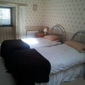 Old School Apartment - Master bedroom - Vacation Rentals Near Me - Pwllheli, GWN