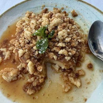 Espuma - Caramel crème with coconut crumble - Seafood Near Me - Villefranche-sur-Mer, 06 Espuma - Caramel crème with coconut crumble - Seafood Near Me - Villefranche-sur-Mer, 06