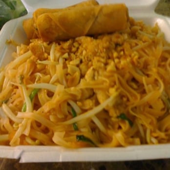Bangkok Chef - pad thai and spring roll - Thai Near Me - Honolulu, Hawaii