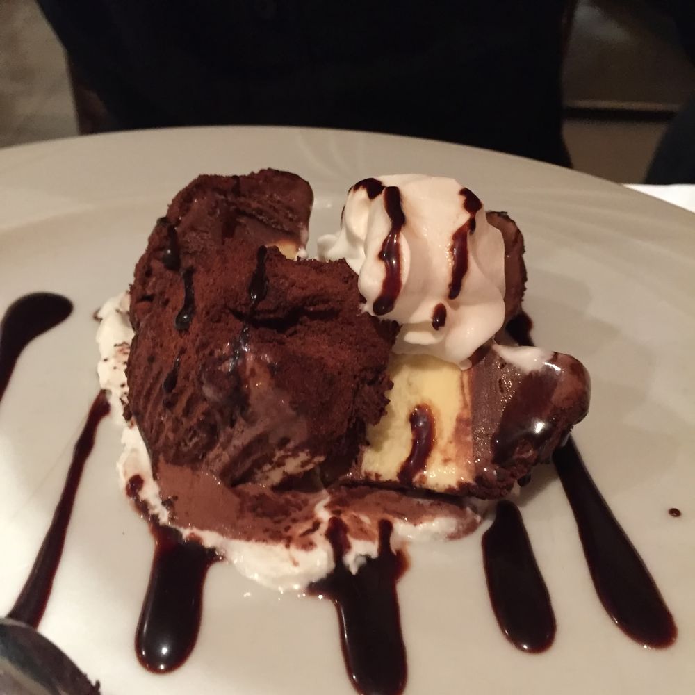 Vesuvio - CHOCOLATE FUDGE BROWNIE - Italian Near Me - Bochum, NW