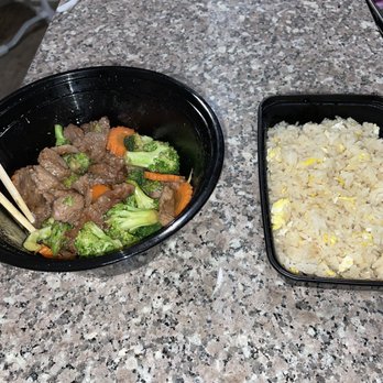 Sabaidee Cafe - "Large" beef with broccoli. 1/3 of the bowl filled. Not worth the price ($10)... lol - Thai Near Me - Murfreesboro, Tennessee
