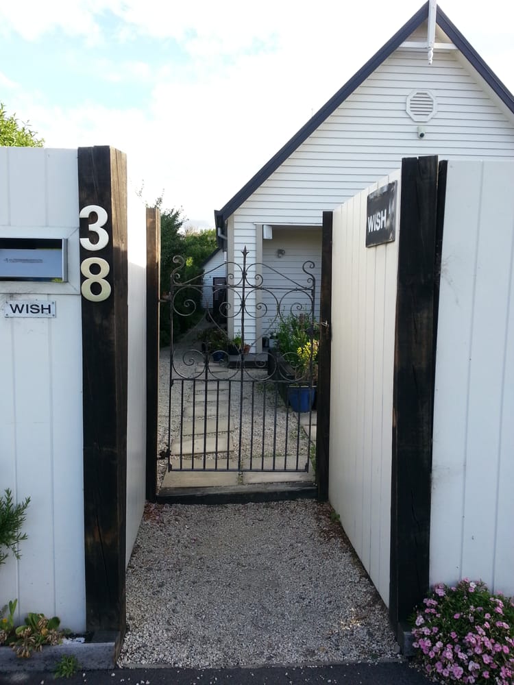 WISH BED AND BREAKFAST Updated June 2024 14 Photos 38 Edgeware Rd, Christchurch