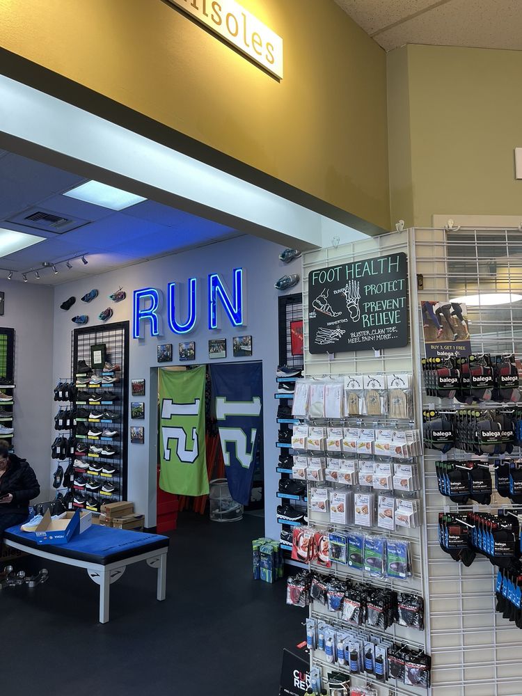 SHOES N FEET Updated July 2024 28 Photos & 69 Reviews 15015 Main