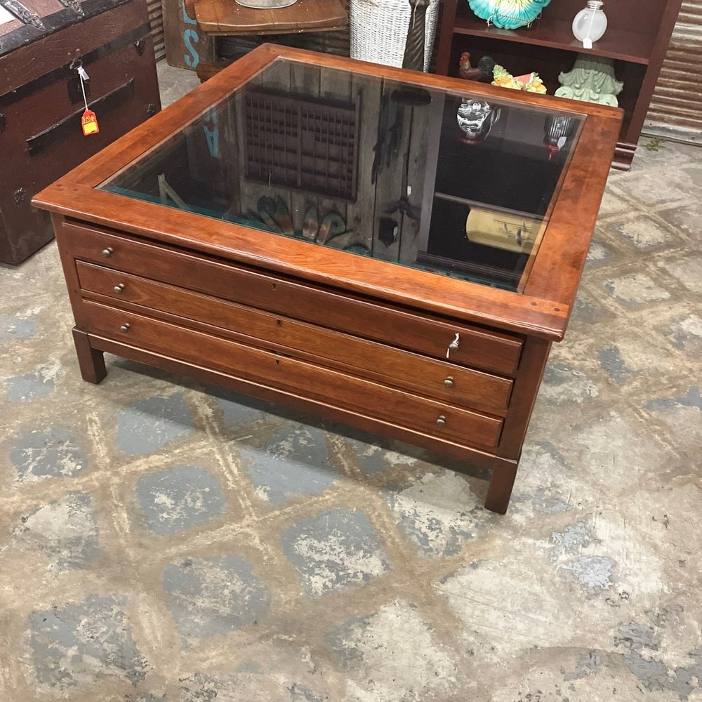 Somewhere In Time Antique Mall - Nice table. - Antiques Near Me - Rogers, Arkansas Somewhere In Time Antique Mall - Nice table. - Antiques Near Me - Rogers, Arkansas