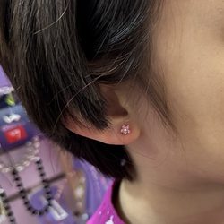 Claire's Boutique - Ear piercing
