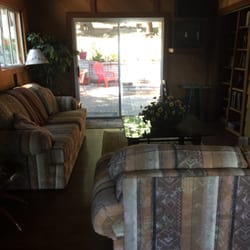 Babe's Bed & Breakfast - Quaint living room
