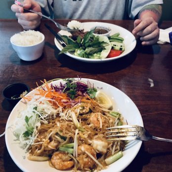 Gra Pow - pad Thai. - Thai Near Me - Riverside, California Gra Pow - pad Thai. - Thai Near Me - Riverside, California