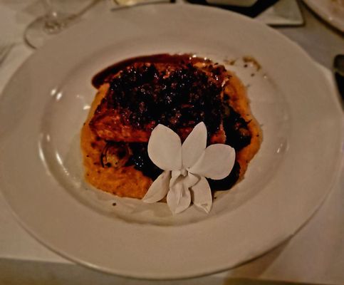 Lucia's On The Lake by null