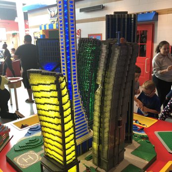 LEGO Discovery Center - Earthquake simulation table - Kids Activities Near Me - Atlanta, Georgia