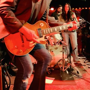 The Burren - Outstanding guitar performance - American Near Me - Somerville, Massachusetts