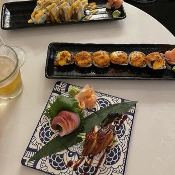Friends Sushi - Unagi Tiger Eyes Hamachi Creamy Spicy Tuna - Sushi Bars Near Me - Chicago, Illinois Friends Sushi - Unagi Tiger Eyes Hamachi Creamy Spicy Tuna - Sushi Bars Near Me - Chicago, Illinois