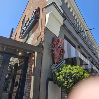 Finn's Seafood Chops Cocktails - Seafood Near Me - Victoria, British Columbia Finn's Seafood Chops Cocktails - Seafood Near Me - Victoria, British Columbia