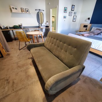 Monterey Motel - Comfy sofa - Hotels Near Me - Albuquerque, New Mexico