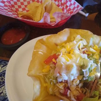 LOS GENERALES MEXICAN RESTAURANT - Taco salad... It's bigger than it looks - Mexican Near Me - Davis, Oklahoma LOS GENERALES MEXICAN RESTAURANT - Taco salad... It's bigger than it looks - Mexican Near Me - Davis, Oklahoma