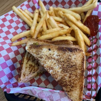 Lazy Lizard Grill - Green Chile Grilled Cheese Sandwich - Pubs Near Me - Cedar Crest, New Mexico