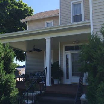 Victorian Inn Bed & Breakfast - Front porch - Hotels Near Me - Lakeside Marblehead, Ohio