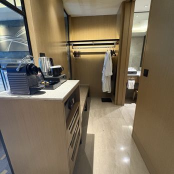 Hilton Manila - Hotels Near Me - Pasay, NCR Hilton Manila - Hotels Near Me - Pasay, NCR