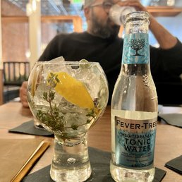 Gin & Tonic Gin & Tonic