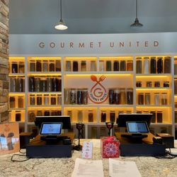 Gourmet United - Counter, with digital ordering screens