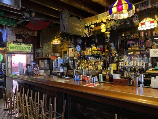 Molly's Irish Pub by null