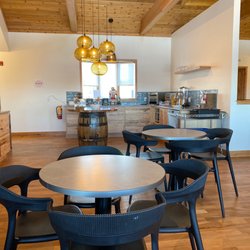 The Lodge at Grist Iron Brewing Co - Nice breakfast area, well-decorated lodge, the renovations last winter turned out great!