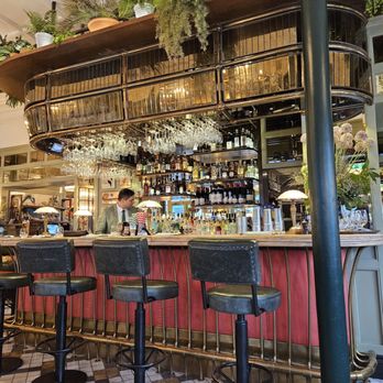 The Ivy Café - Cafes Near Me - London, XGL The Ivy Café - Cafes Near Me - London, XGL