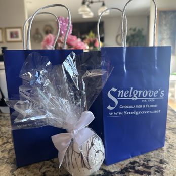 Snelgrove's - Hot Chocolate Bombs - Chocolatiers & Shops Near Me - Enfield, Connecticut