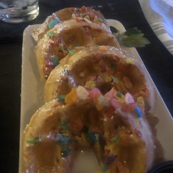 Taste Bar + Kitchen - Waffles and surf and turf - Cocktail Bars Near Me - Houston, Texas
