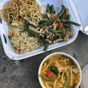 Baan Thai - Red curry, garlic green beans, chow mein & rice (1/2 & 1/2 option) - Thai Near Me - Santa Maria, California