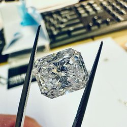 First Class Jewelry and Loan - WE BUY AND SELL DIAMONDS.