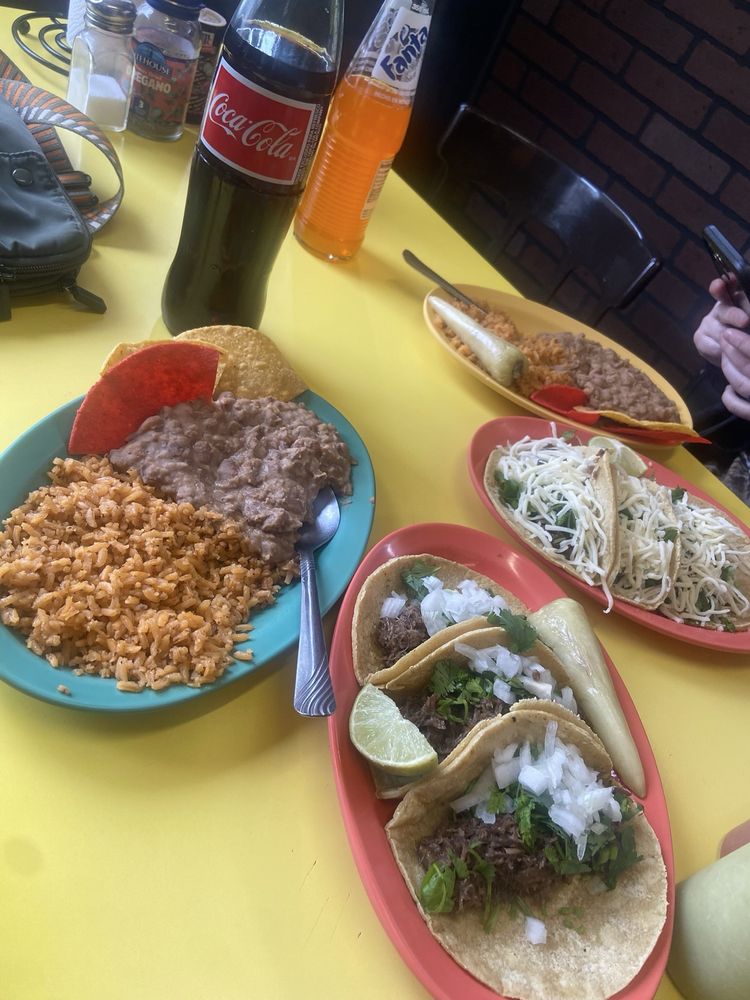 Ricos Tamales Logo
