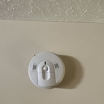 Sea View Motel - A second smoke detector that isn't eve on? Maybe a spy camera? - Hotels Near Me - Ogunquit, Maine Sea View Motel - A second smoke detector that isn't eve on? Maybe a spy camera? - Hotels Near Me - Ogunquit, Maine
