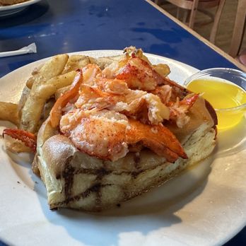 Boston Sail Loft - Warm New England Lobster Roll - Bars Near Me - Boston, Massachusetts Boston Sail Loft - Warm New England Lobster Roll - Bars Near Me - Boston, Massachusetts