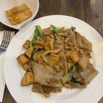Spring Thai Fusion & Bar - Pad See Ew Lunch Special - Thai Near Me - New york, New York Spring Thai Fusion & Bar - Pad See Ew Lunch Special - Thai Near Me - New york, New York