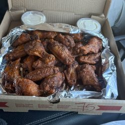 Amalfi's Pizza of Conover - 20 buffalo wings with blue cheese, delicious