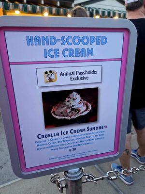 Hollywood Scoops by null