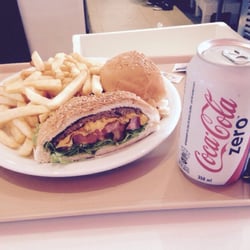 Bakery & Gourmet - Combo x salada com fritas e refrigerante ou suco natural