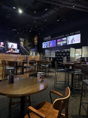 Tom's Watch Bar by null