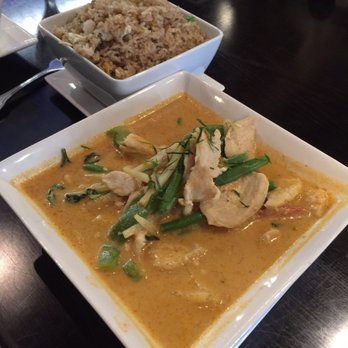 Zapp Thai Restaurant - Yellow curry. The perfect spiciness, not to hot and not to boring. And fried rice in the back. - Thai Near Me - Greenfield, Indiana